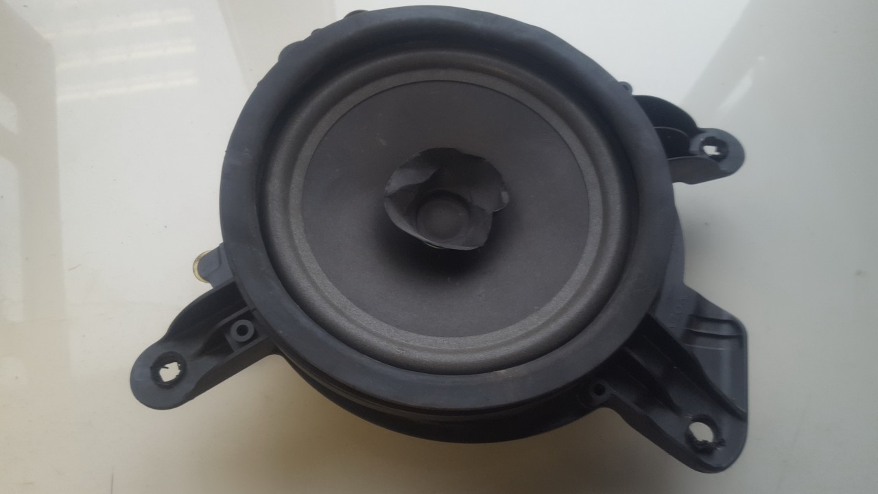 30679496 Volvo S60 2007 Speaker (audio)