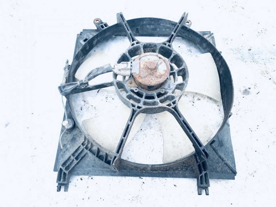 Toyota RAV-4 2002 Difuzorius (radiatoriaus ventiliatorius)