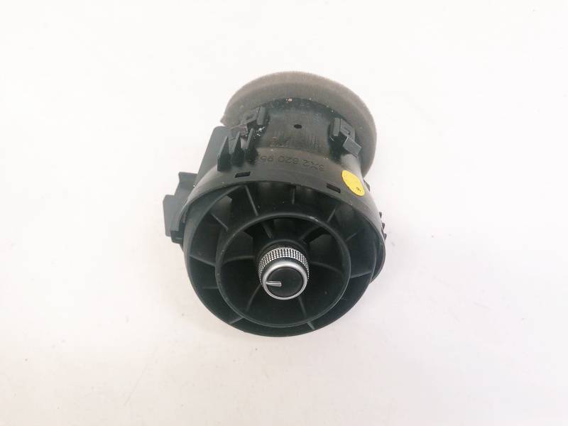 8X2820951 Audi A1 2012 Wloty powietrza do kabiny