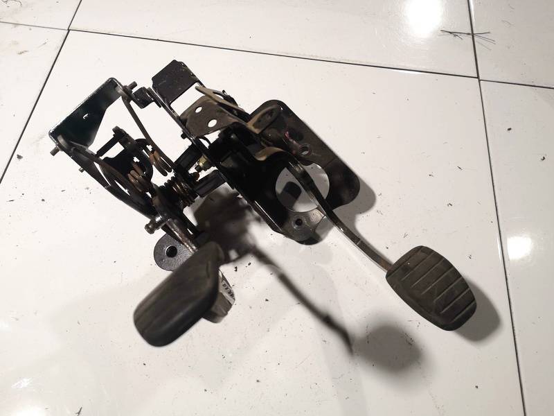 8200507736 Renault Espace 2005 Bremžu pedālis