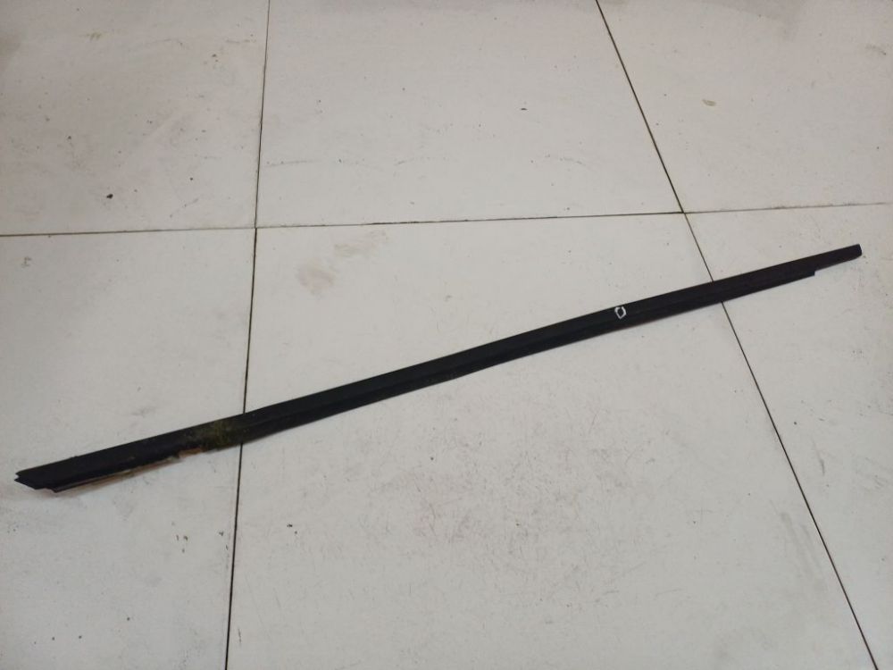 Volkswagen Passat 1998 Garniture Arriere Fenêtre Côté Droite