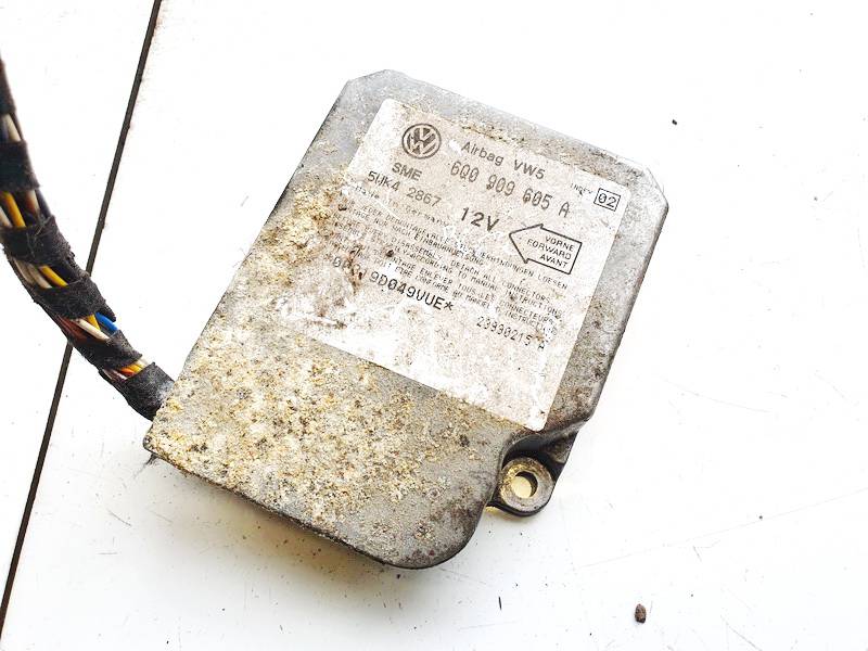 6Q0909605A Volkswagen Golf 1999 Airbag crash sensors module