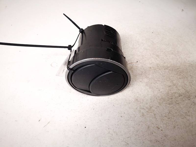BBM464730 Mazda 3 2009 Dash Vent (Air Vent Grille)