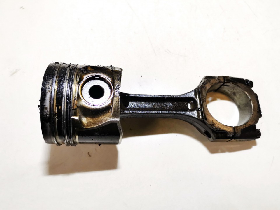 B11AD Hyundai Elantra 2002 Piston and Conrod (Connecting rod)