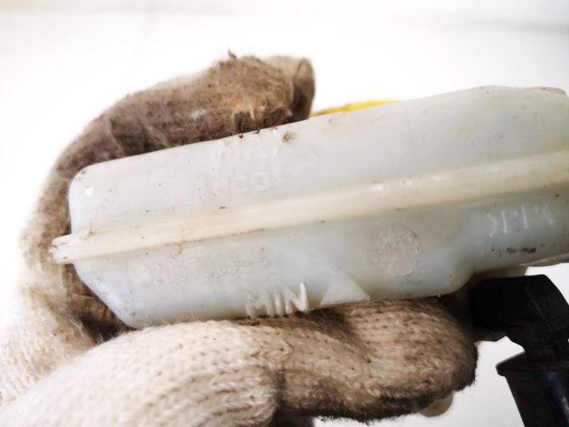 320670094 Volkswagen Passat 2003 Bremžu šķidruma rezervuārs - Thumbnail 3