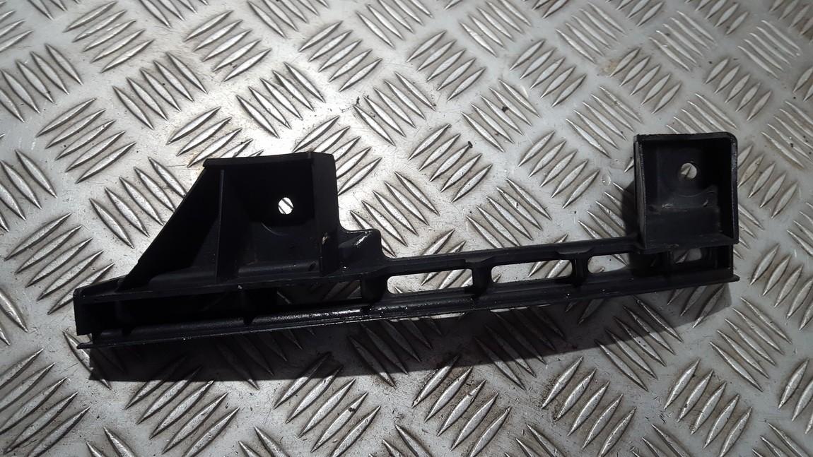 1T0807890B Volkswagen Caddy 2008 Puskurin kiinnike - EDESSÄ OIKEALLA