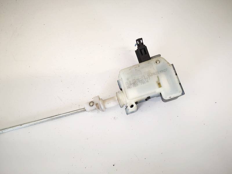 1M0959781A Skoda Octavia 2012 Élément de Réglage Central