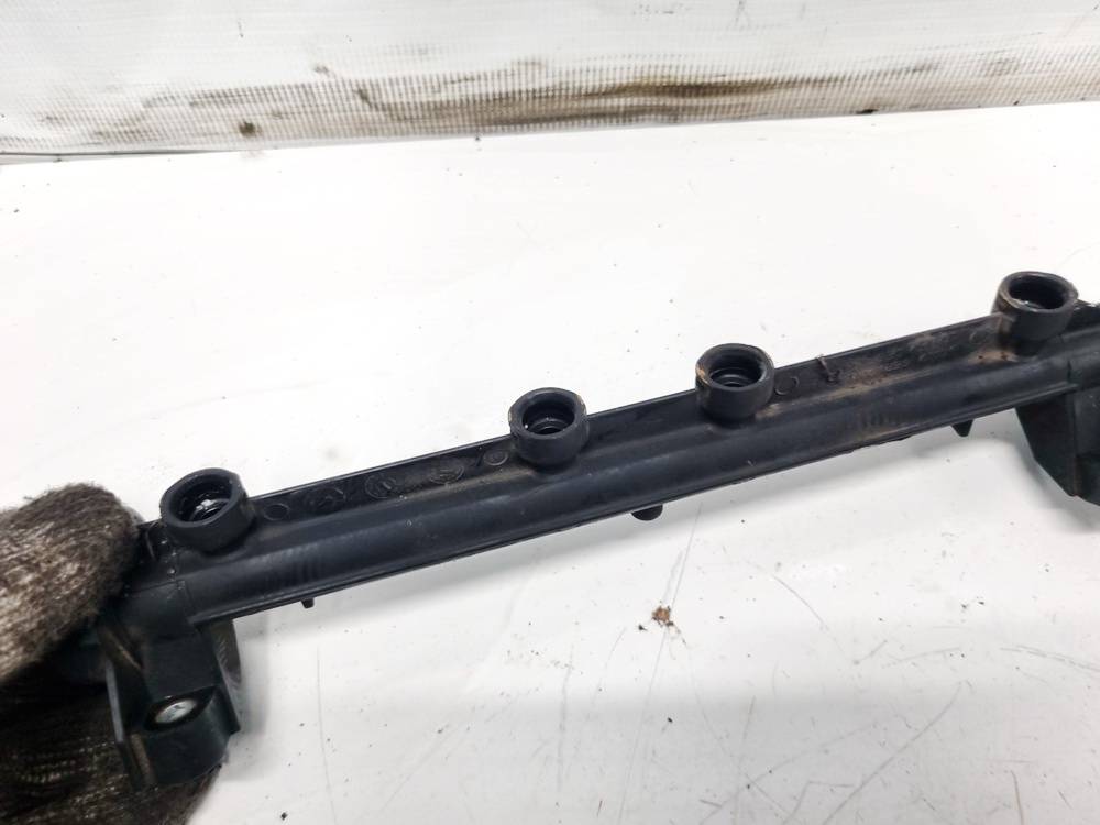 037906031AA Volkswagen Golf 1999 Fuel injector rail (injectors)(Fuel distributor) - Thumbnail 4