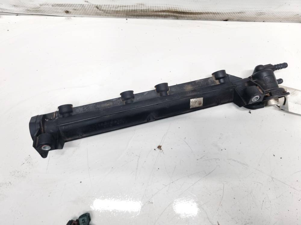 037906031AA Volkswagen Golf 1999 Fuel injector rail (injectors)(Fuel distributor)