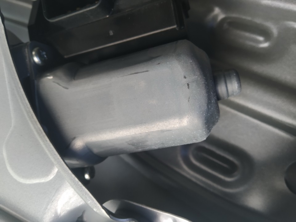 8513002030 Toyota Auris 2011 Wiper motor (Rear Screen Wiper Engine) - REAR - Thumbnail 2