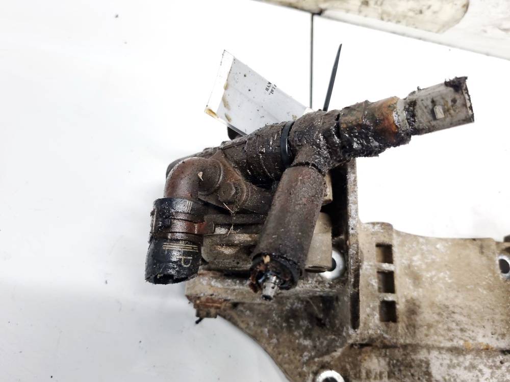 KYB Volkswagen Golf 1999 Pump assembly - Power steering pump