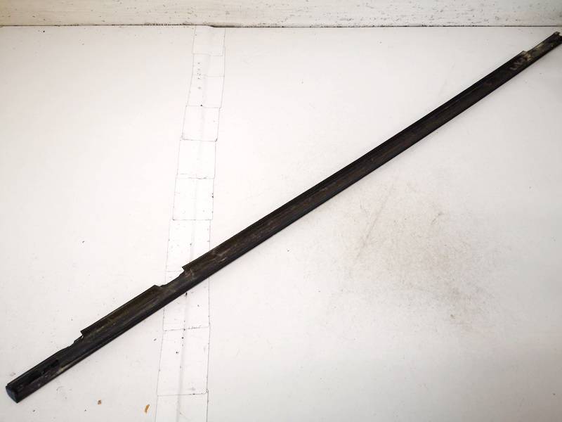 Mazda 3 2004 Listón embellecedor de la ventana de la puerta trasera - TRASERO IZQUIERDO - Thumbnail 3