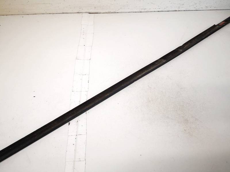 Mazda 3 2004 Listón embellecedor de la ventana de la puerta delantera - DELANTERO DERECHO - Thumbnail 3