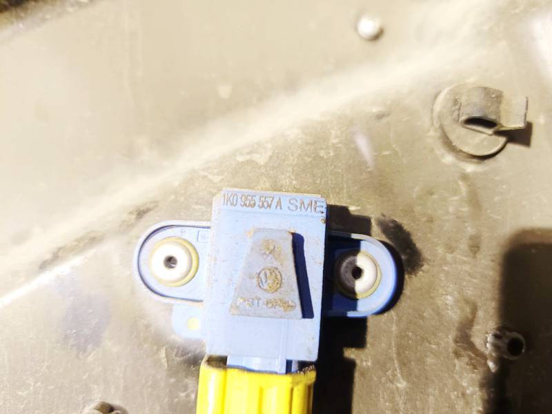 1K0955557A Volkswagen Passat 2006 Srs Airbag crash sensor - Thumbnail 3