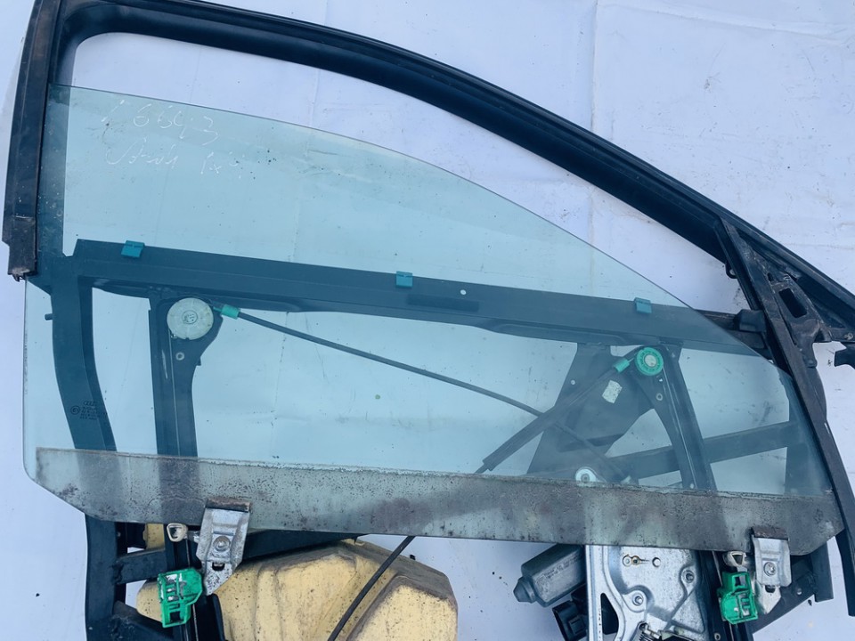 Audi A4 1998 Door-Drop Glass - FRONT RIGHT