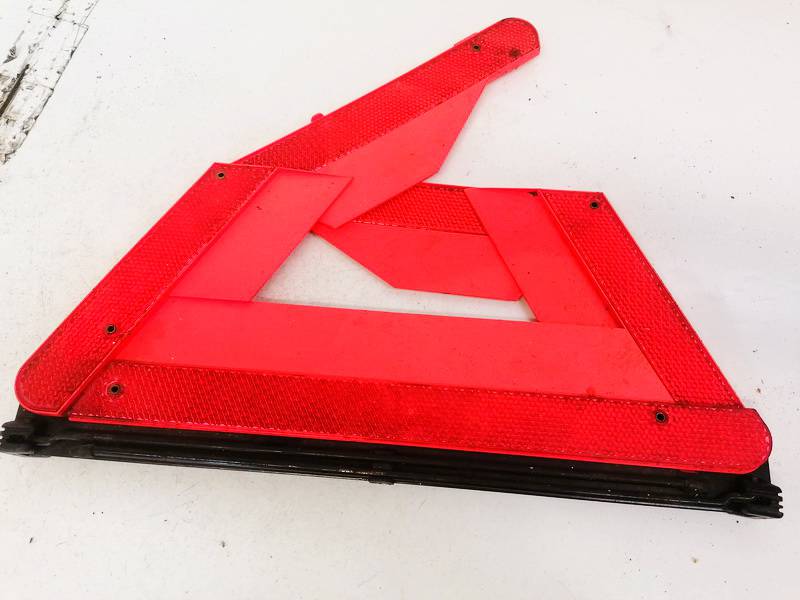 E1327R030003 Volvo V50 2005 Warning Triangle Integrated into Trunk