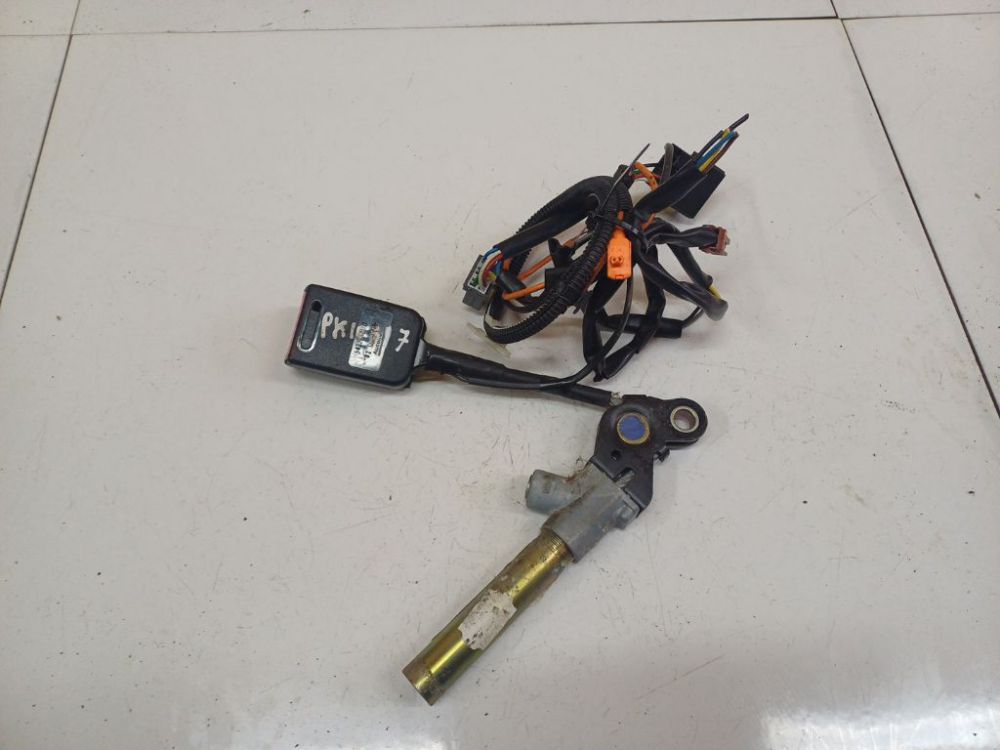 542289211B Citroen Xsara 1998 Ответная часть ремня безопасности - передний левый