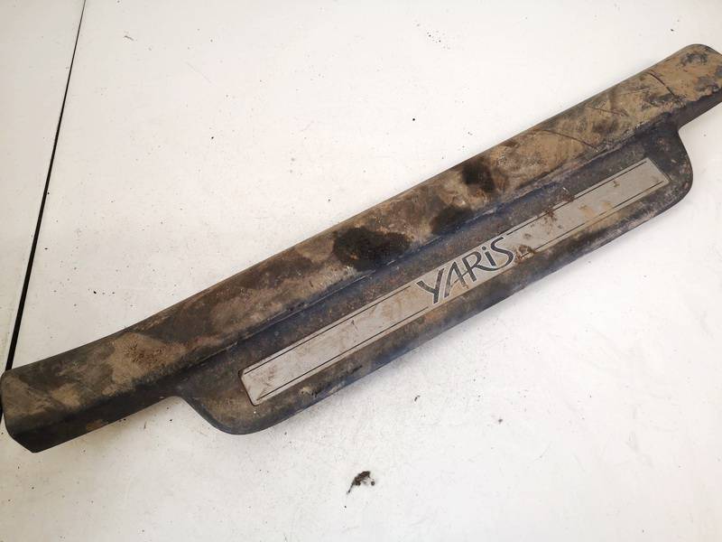 6791152040 Toyota Yaris 2003 Sisäkynnyslista - EDESSÄ OIKEALLA