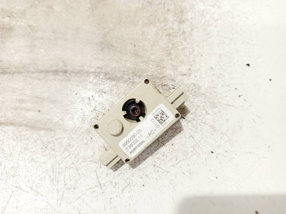 699009005 BMW 3-Series 2005 Pystyantennivahvistin - Thumbnail 3