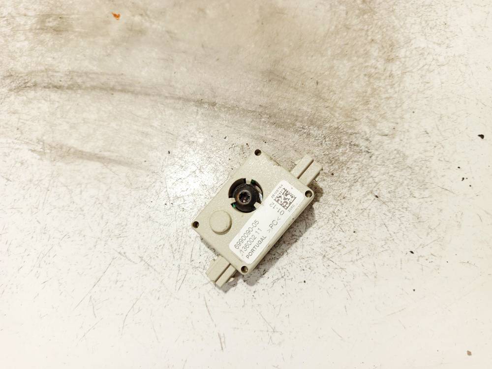 699009005 BMW 3-Series 2005 Pystyantennivahvistin