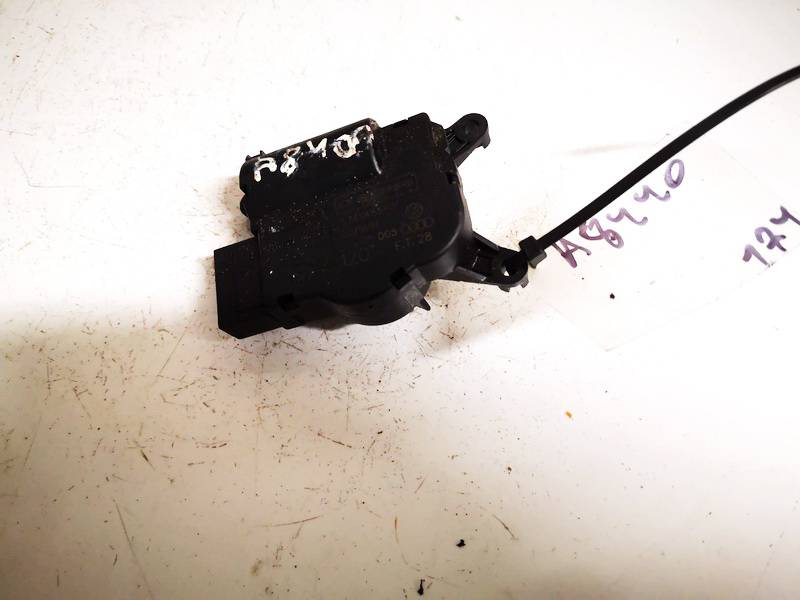 52411483 Volkswagen Touareg 2005 Silnik klapki nagrzewnicy