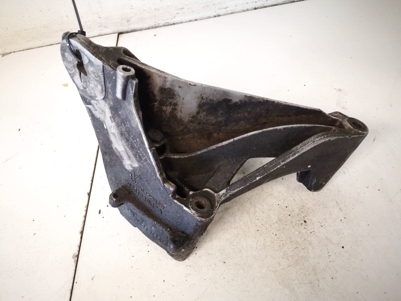 070199307A Volkswagen Touareg 2005 Engine Mount Bracket and Gearbox Mount Bracket