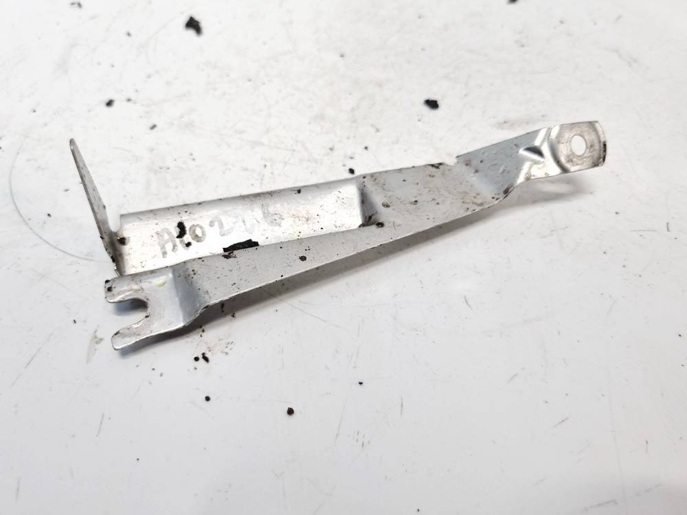 8D9827579 Audi A4 1997 Other holders