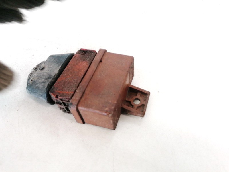 240109 USED Fuel Pump Relay Citroen Berlingo 2001 2.0L EIS01356161