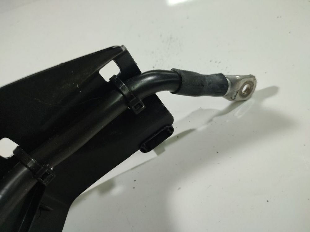 7L0971341N Porsche Cayenne 2003 battery terminal - Thumbnail 3