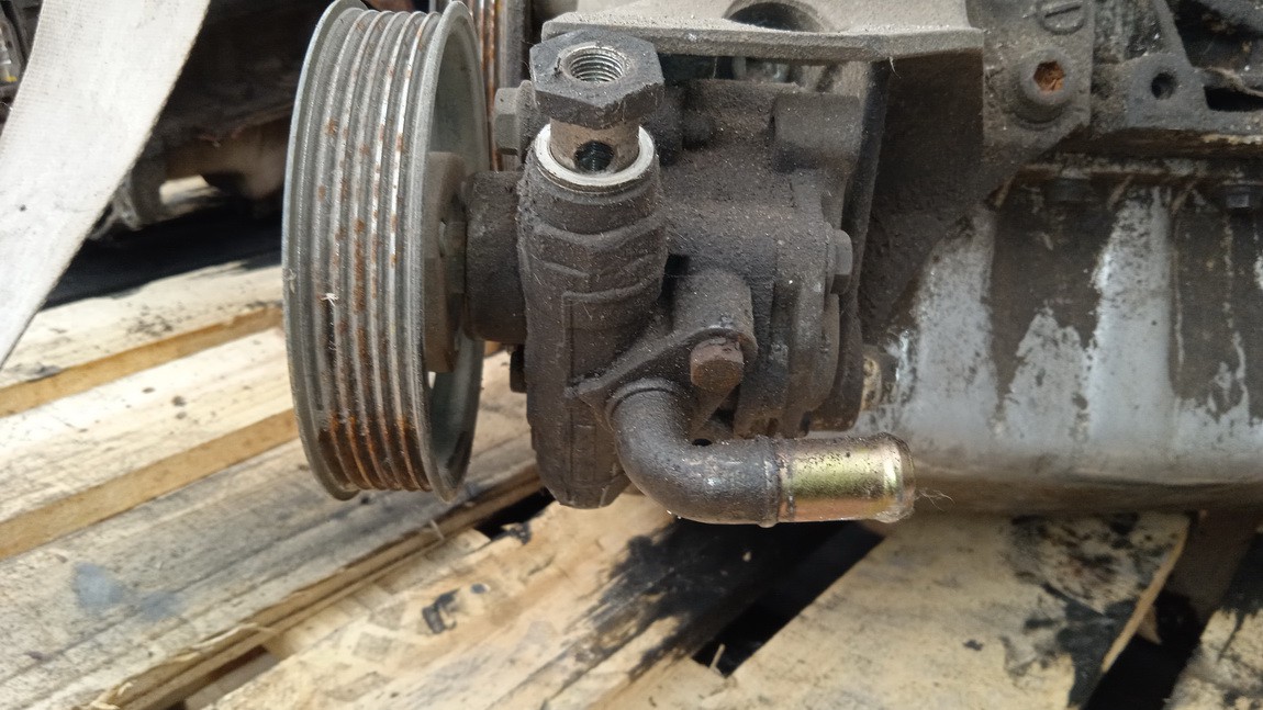 KYB Volkswagen Golf 1998 Pompa wspomagania kierownicy