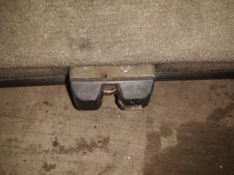 Volvo V40 2001 Zamek tylnej klapy - TYLNE