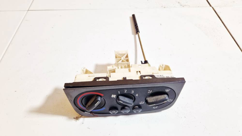 031110HAA Opel Tigra 2005 Peciuko valdymas