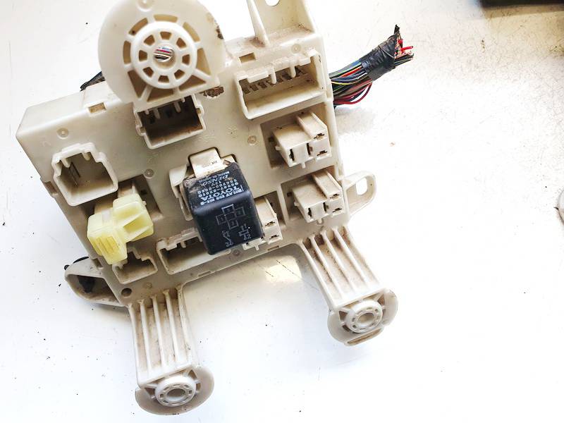 0045 Toyota Previa 2006 Fuse box