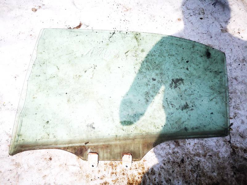 Honda Accord 2004 Боковое окно - задний левый