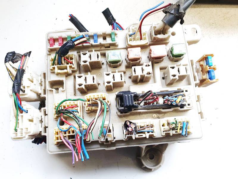 8922128150 Toyota Previa 2006 Fuse box