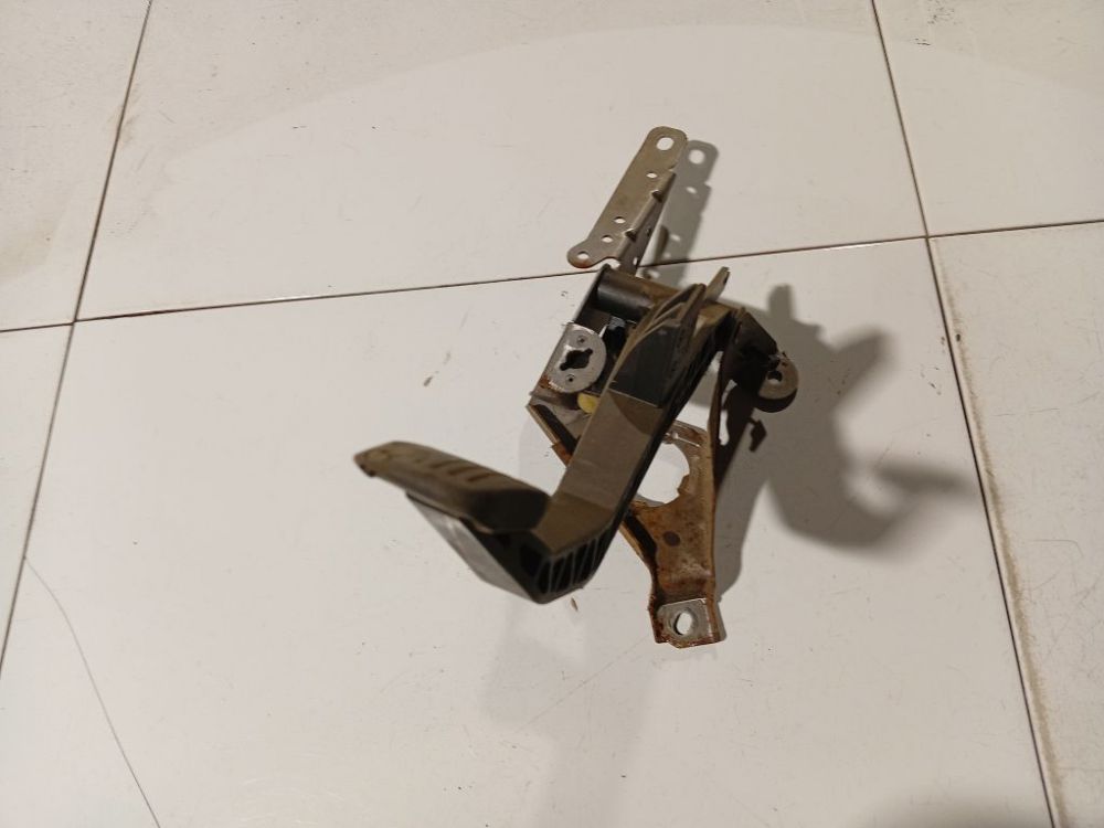 4N517B633EH Volvo V50 2004 Pedal work, Brake pedal, Pedal bracket, Clutch pedal