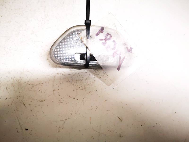 8D9947111 Audi A4 1996 Sisätilan lamppu