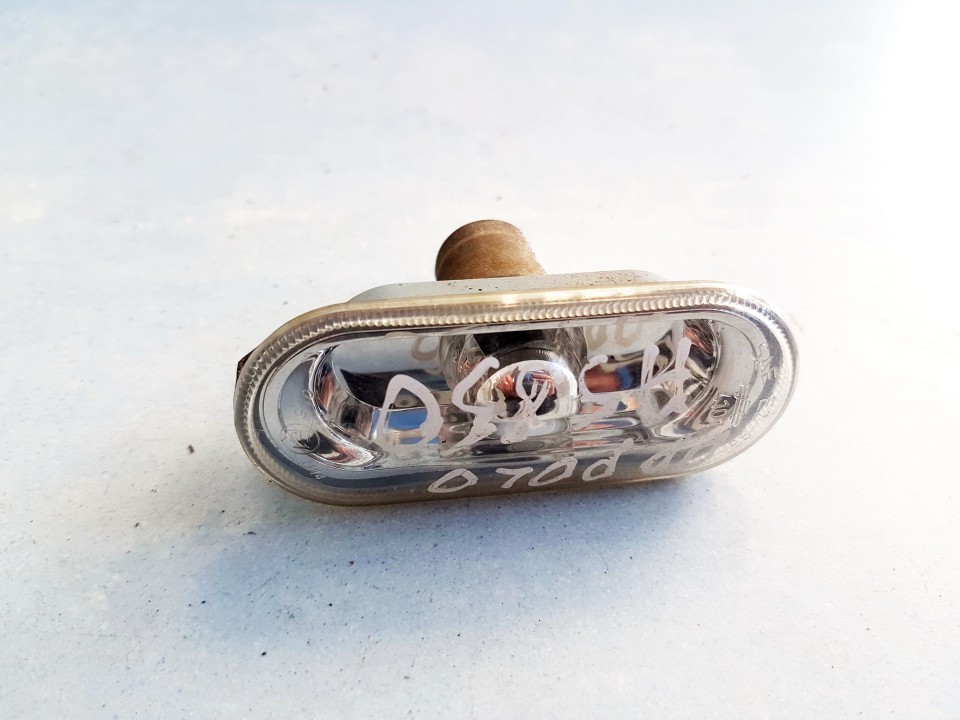 1J0949117 Volkswagen Polo 2004 Clear Side Repeaters - FRONT RIGHT