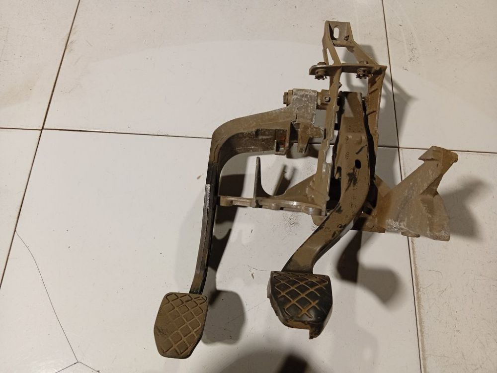 KTS6 Audi A6 2002 Pedal work, Brake pedal, Pedal bracket, Clutch pedal
