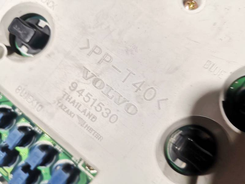 9451530 Volvo V70 1998 Speedometers - Cockpit - Speedo Clocks Instrument - Thumbnail 3