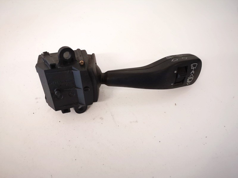 8363669M BMW 3-Series 2002 Pyyhkijän vipu