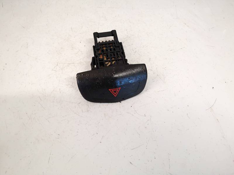 NILES06016 Nissan Primera 2003 Hätävilkkujen kytkin