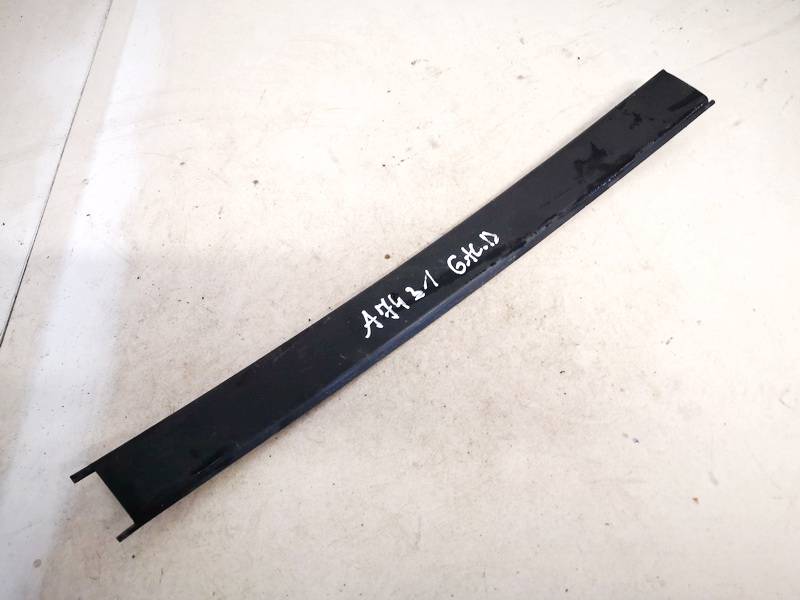 14732000 Toyota Yaris 2002 Salono apdaila (plastmases)