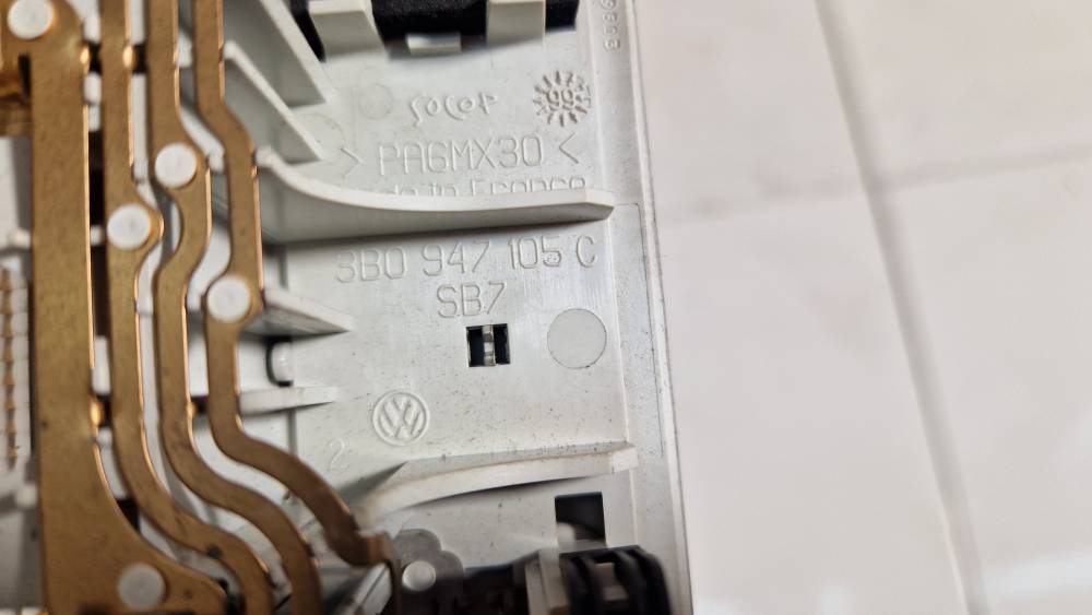 3B0947105C Volkswagen Golf 2000 Interior Light - FRONT - Thumbnail 3