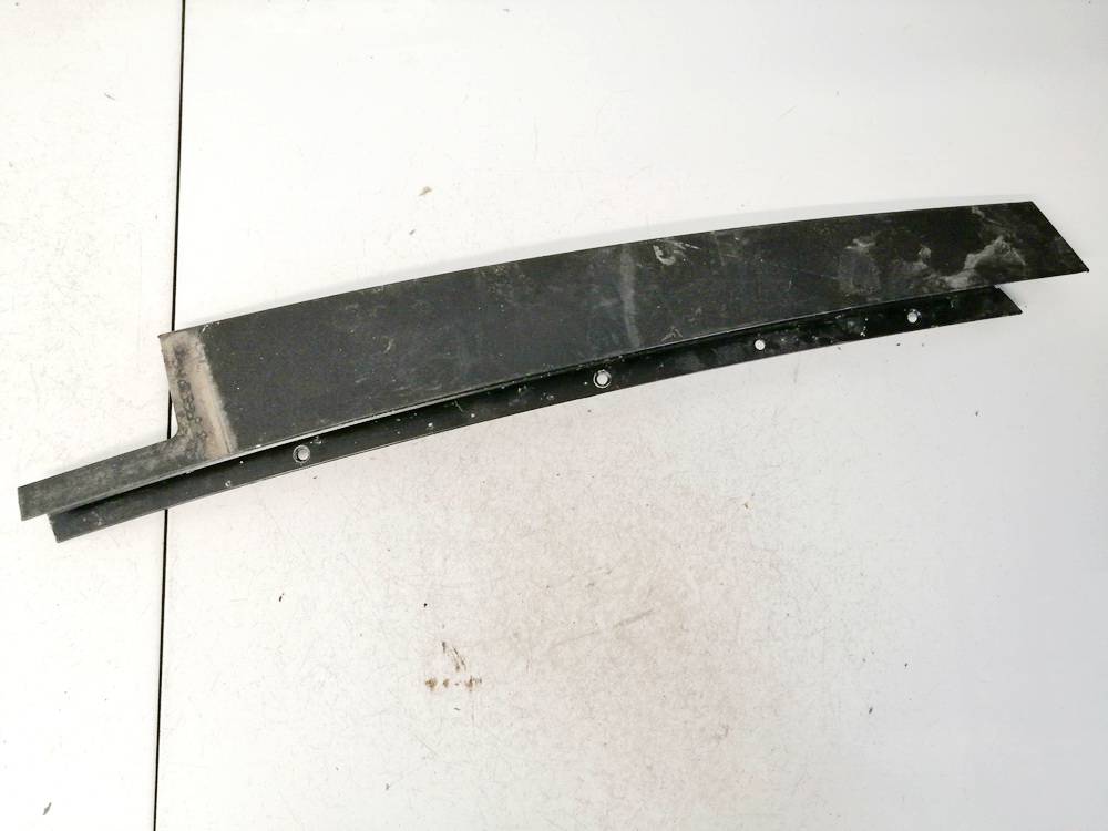 BMW 3-Series 2002 Glass Trim Molding-weatherstripping - FRONT RIGHT