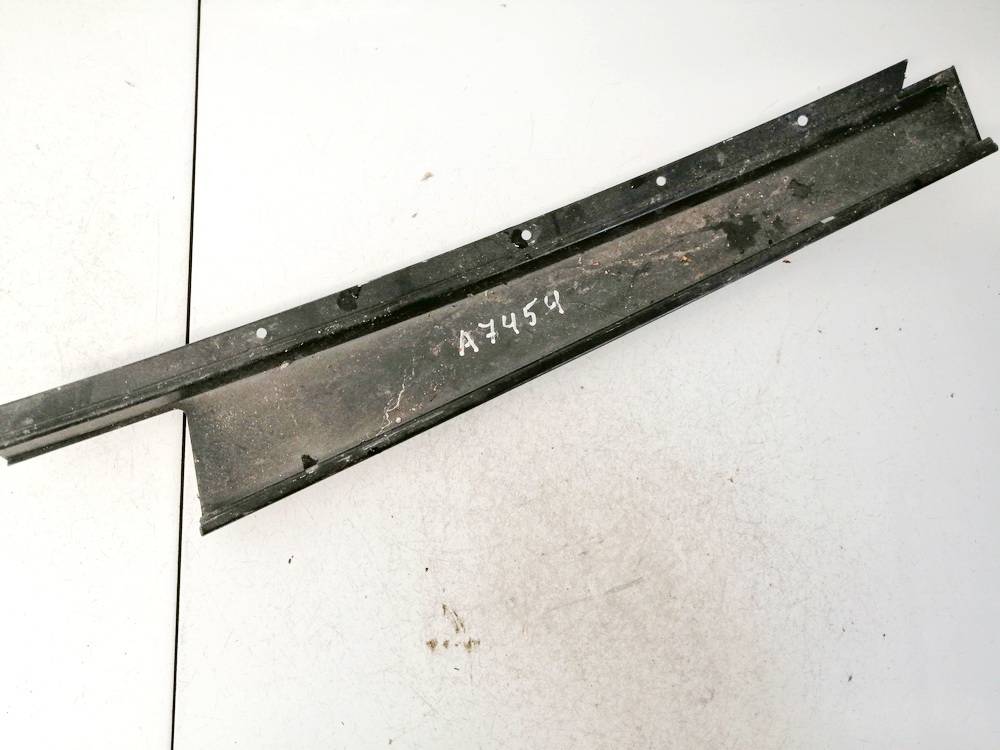 BMW 3-Series 2002 Glass Trim Molding-weatherstripping - FRONT RIGHT - Thumbnail 2