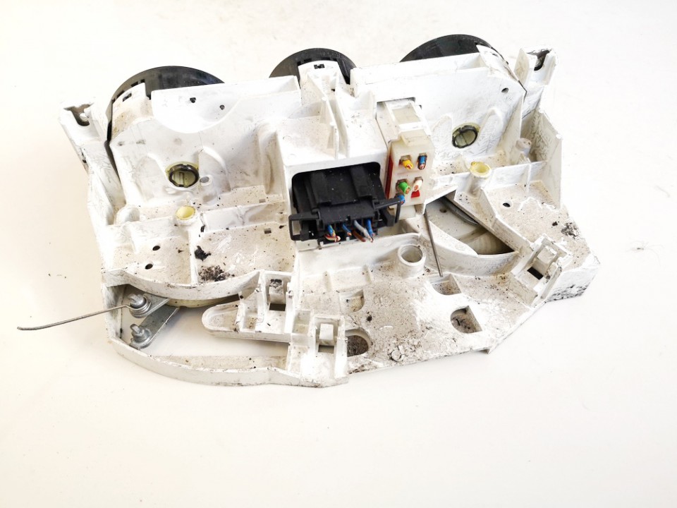 1J0820045G Volkswagen Passat 2000 Climate Control Panel (heater control switches) - Thumbnail 2