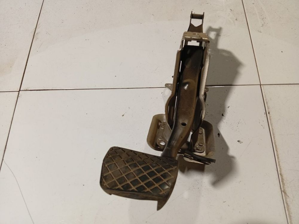 1K1723057AD Volkswagen Passat 2006 pedal de frein