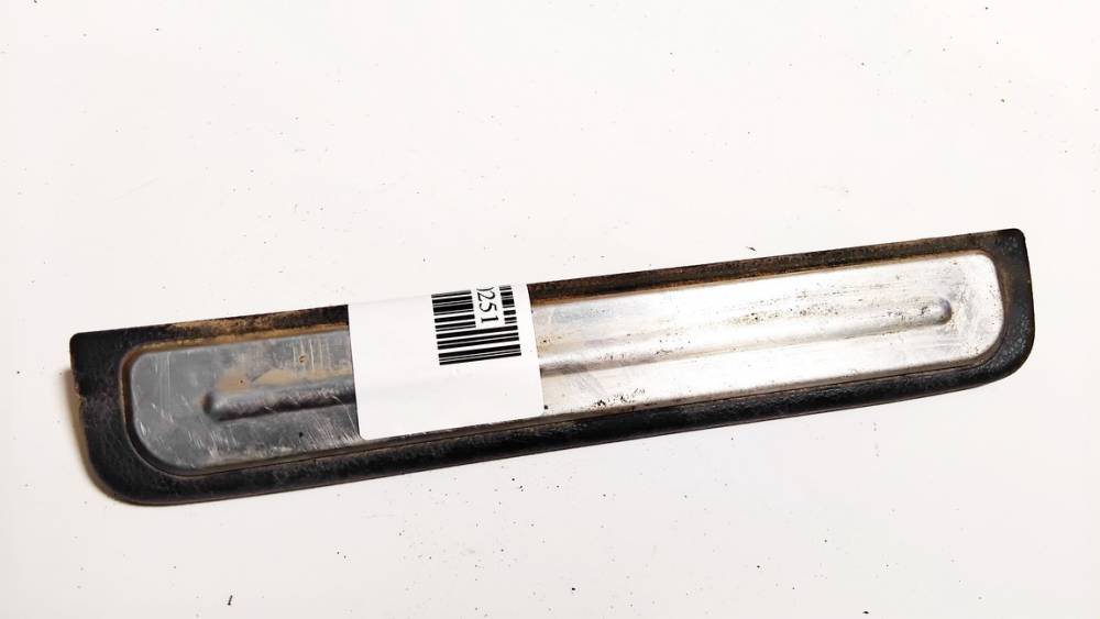 769B3AV710 Nissan Primera 2002 Iekšējā sliekšņa apdare - AIZMUGURE PA KREISI