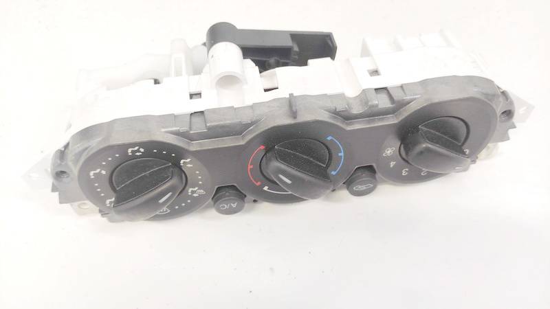 3M5T19980AD Ford Focus 2005 Climate Control Panel (heater control switches)